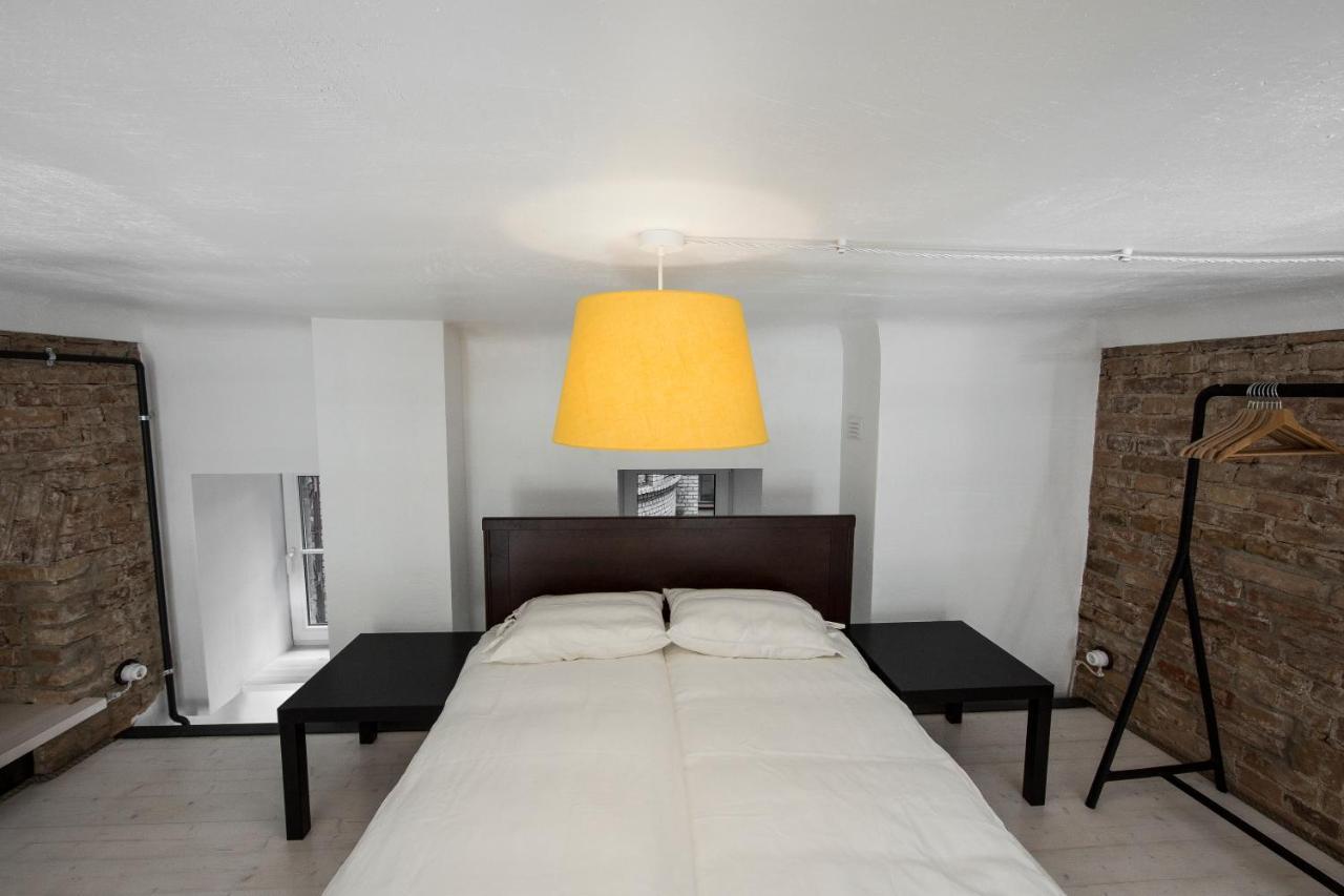 Stylish Studio Apartment In The Heart Of Рига Экстерьер фото