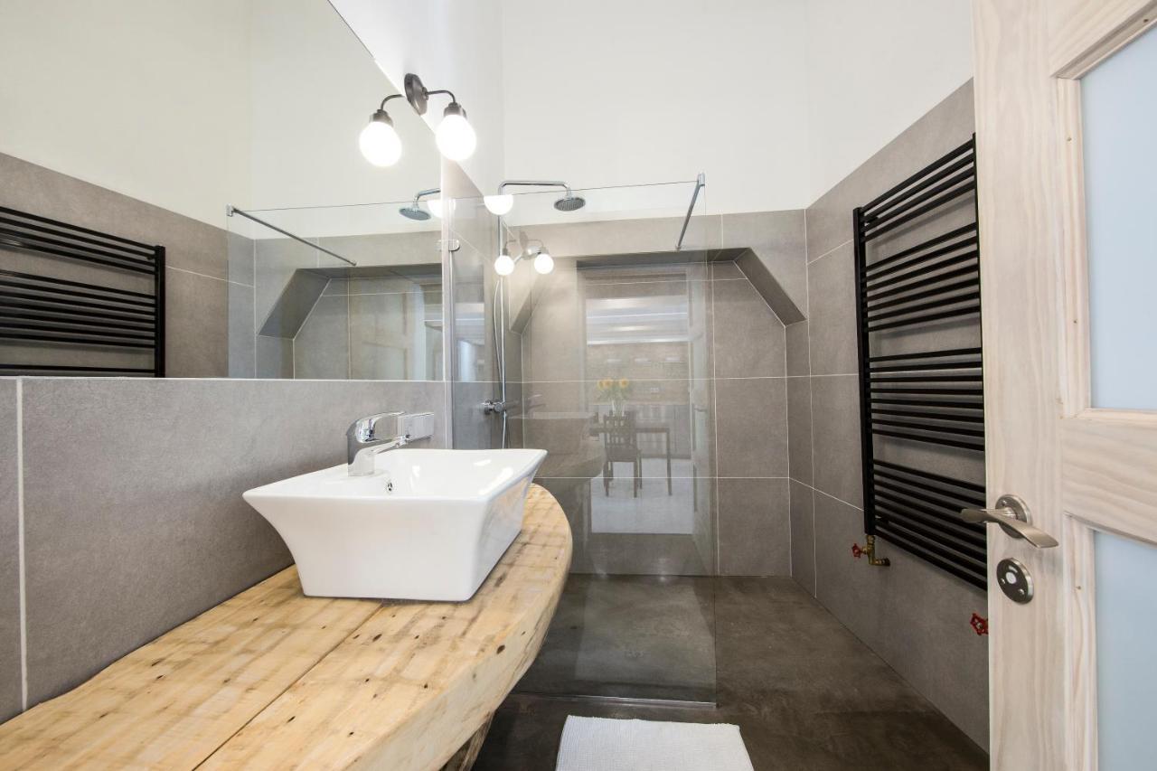 Stylish Studio Apartment In The Heart Of Рига Экстерьер фото